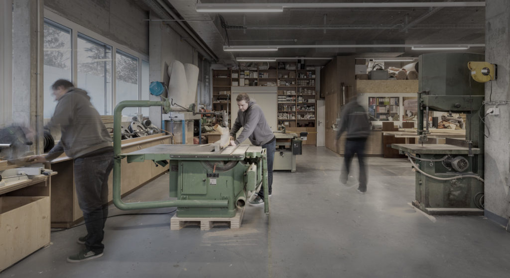 menuiserie-charpente-construction-exotique-versoix-geneve-conti-grafe-gaillard-bois-suisse-murs-vegetaux-bois-suisse-fond-clair