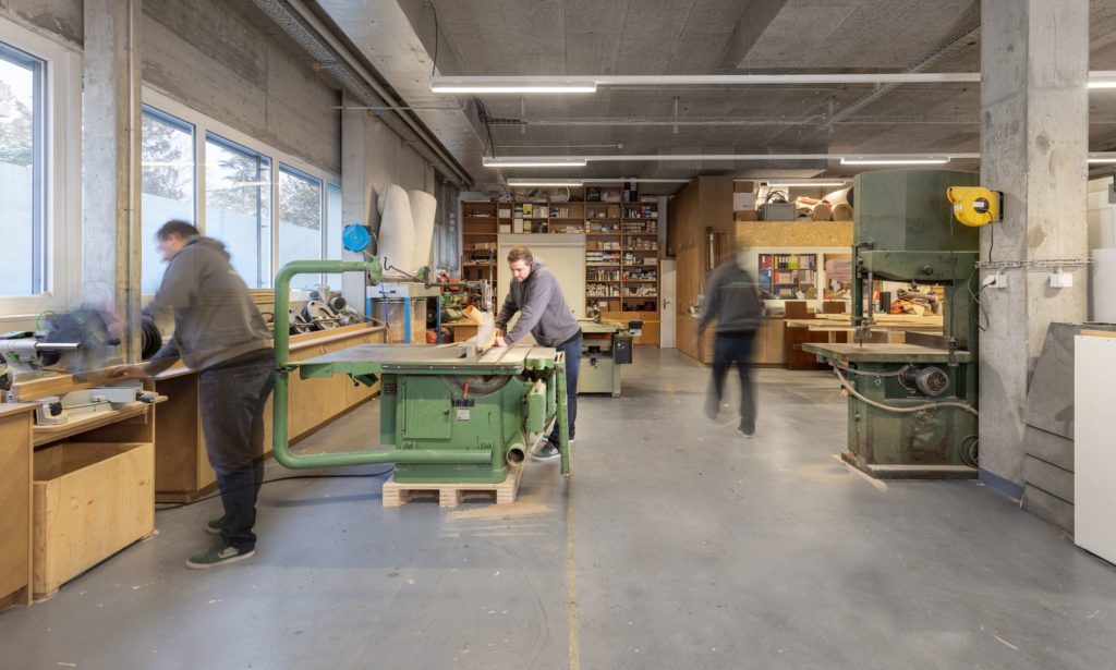 menuiserie-charpente-construction-exotique-versoix-geneve-conti-grafe-gaillard-bois-suisse-murs-vegetaux-bois-suisse-homepage-new-